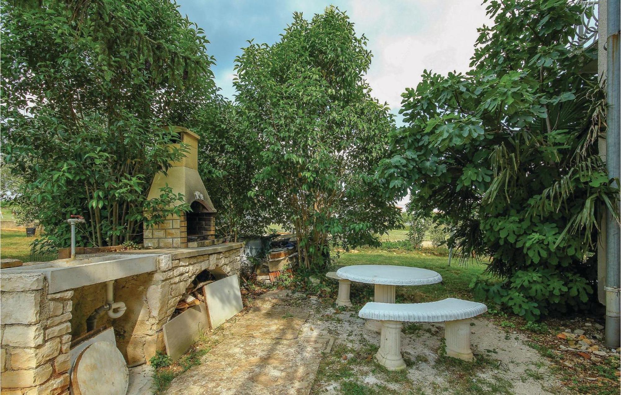 2 Bedroom Pet Friendly Apartment In Lovrecica Esterno foto